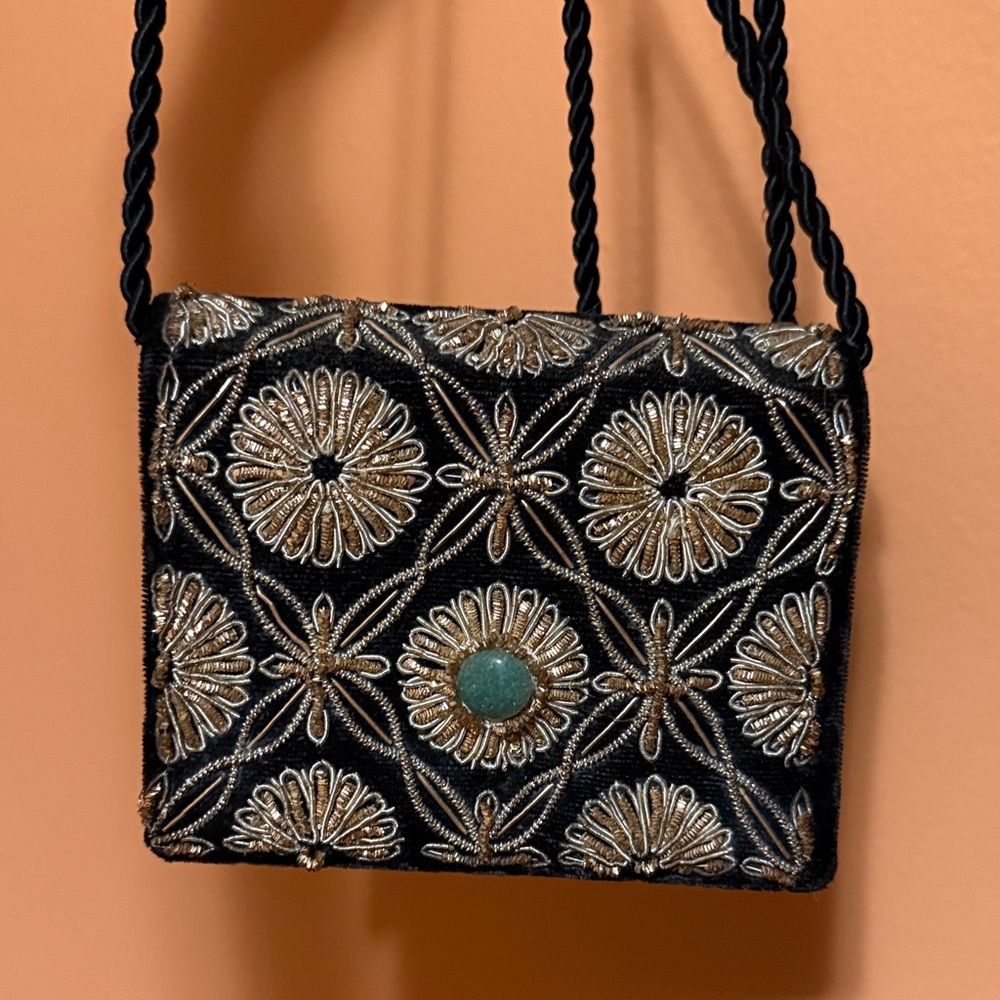Amazing little vintage purse or clutch. Just bigger than a wallet.